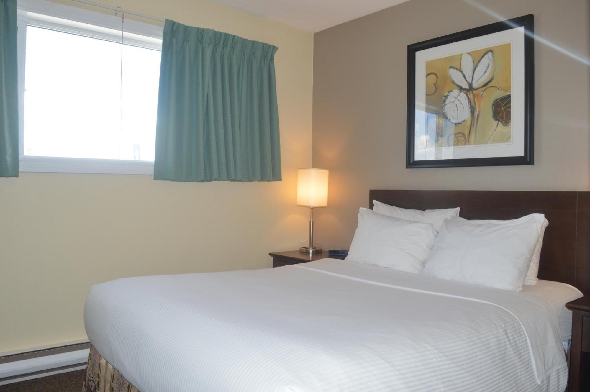 Siesta Suites เคโลว์นา ภายนอก รูปภาพ