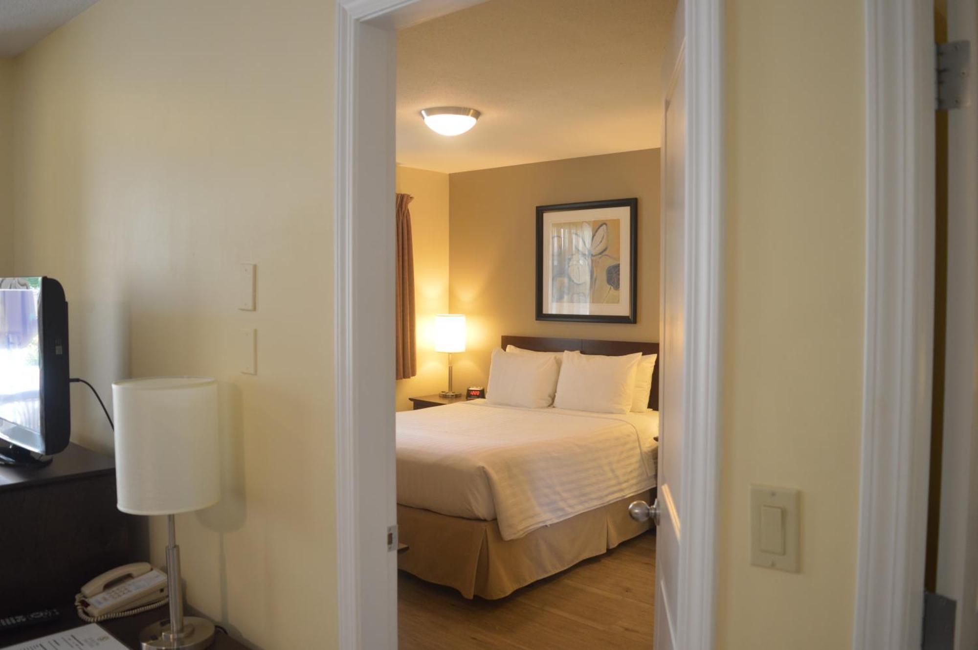 Siesta Suites เคโลว์นา ภายนอก รูปภาพ