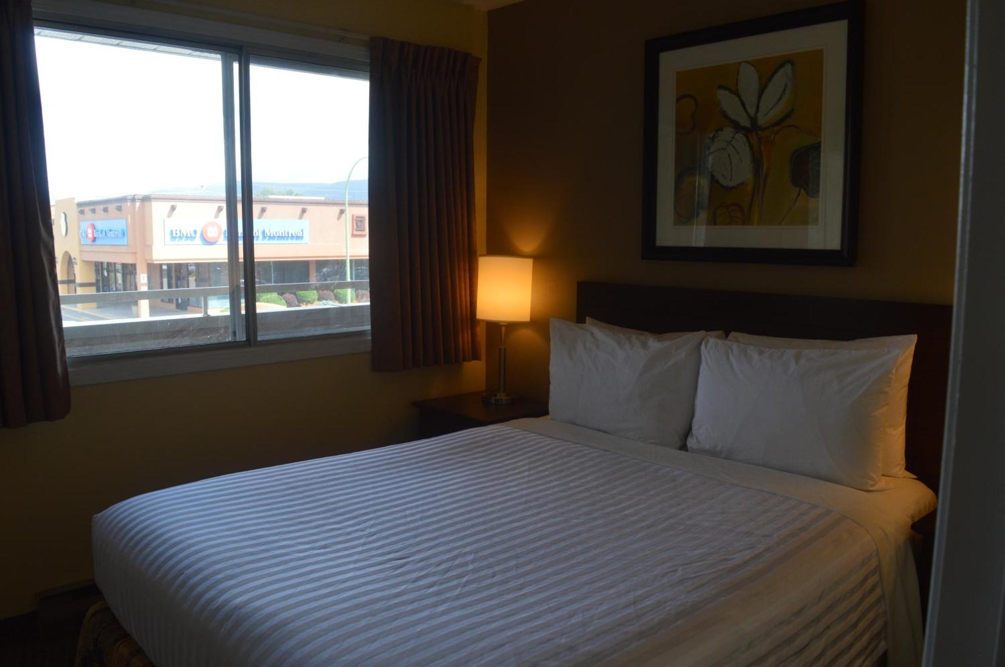 Siesta Suites เคโลว์นา ภายนอก รูปภาพ