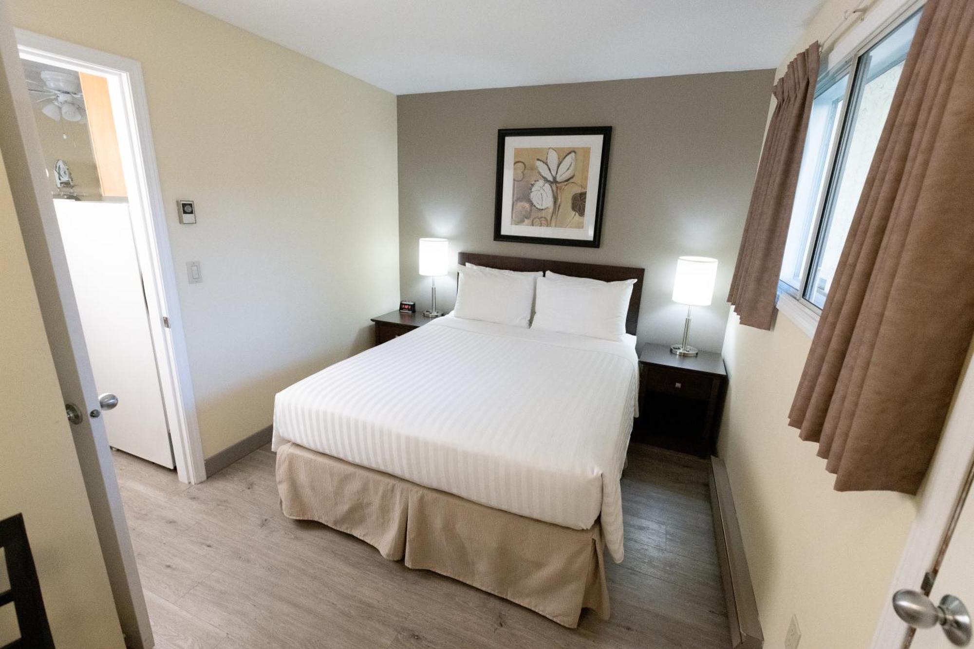 Siesta Suites เคโลว์นา ภายนอก รูปภาพ